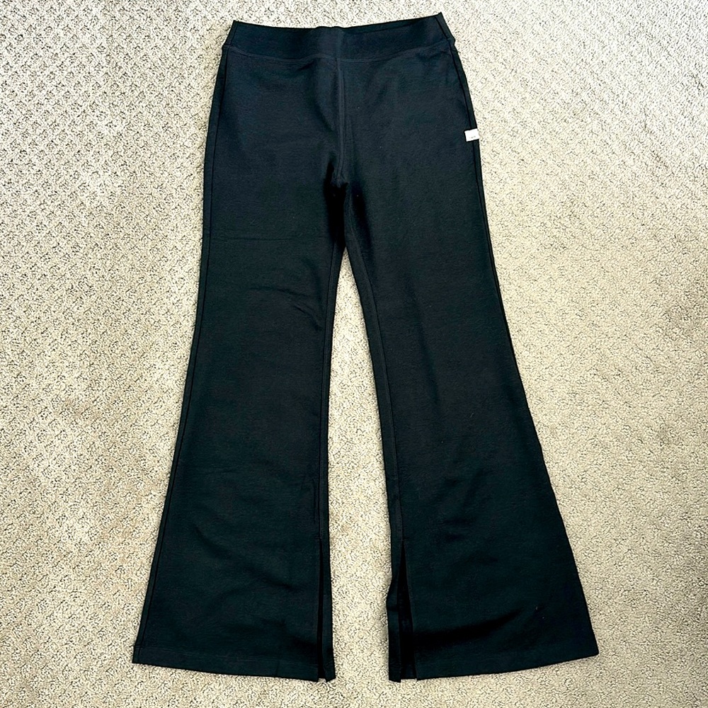 Vuori Halo Slim Flare NWOT
